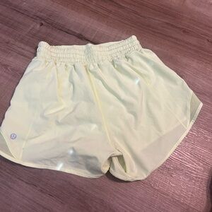 Lululemon Hottie Hot 4in shorts size 4